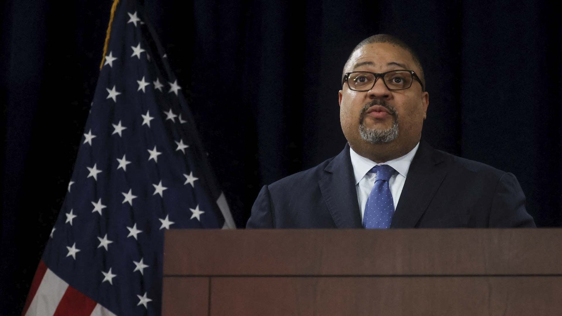 El fiscal Alvin Bragg durante conferencia tras comparecencia de Donald Trump en Tribunal de Manhattan