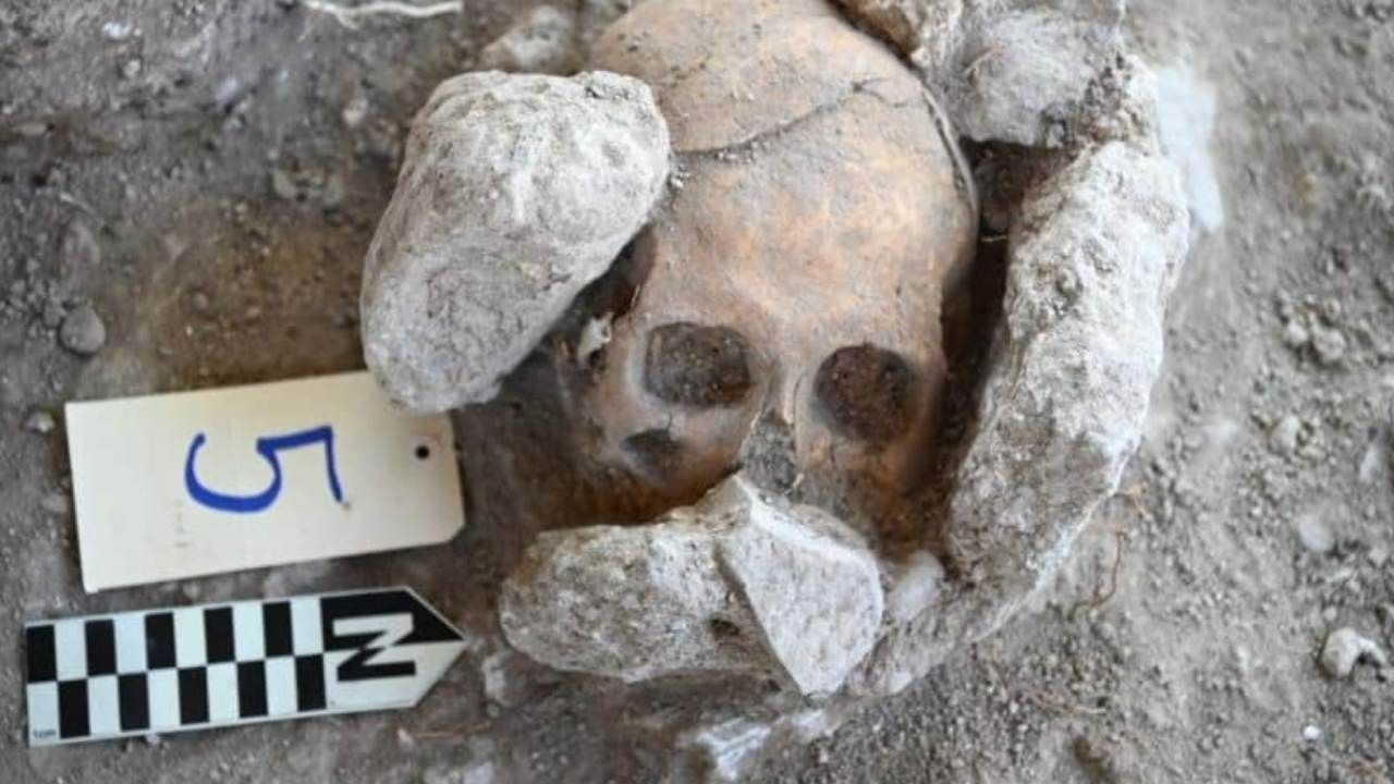 Hallan 8 Jóvenes Sacrificados en Pirámide Maya de 2 Mil años