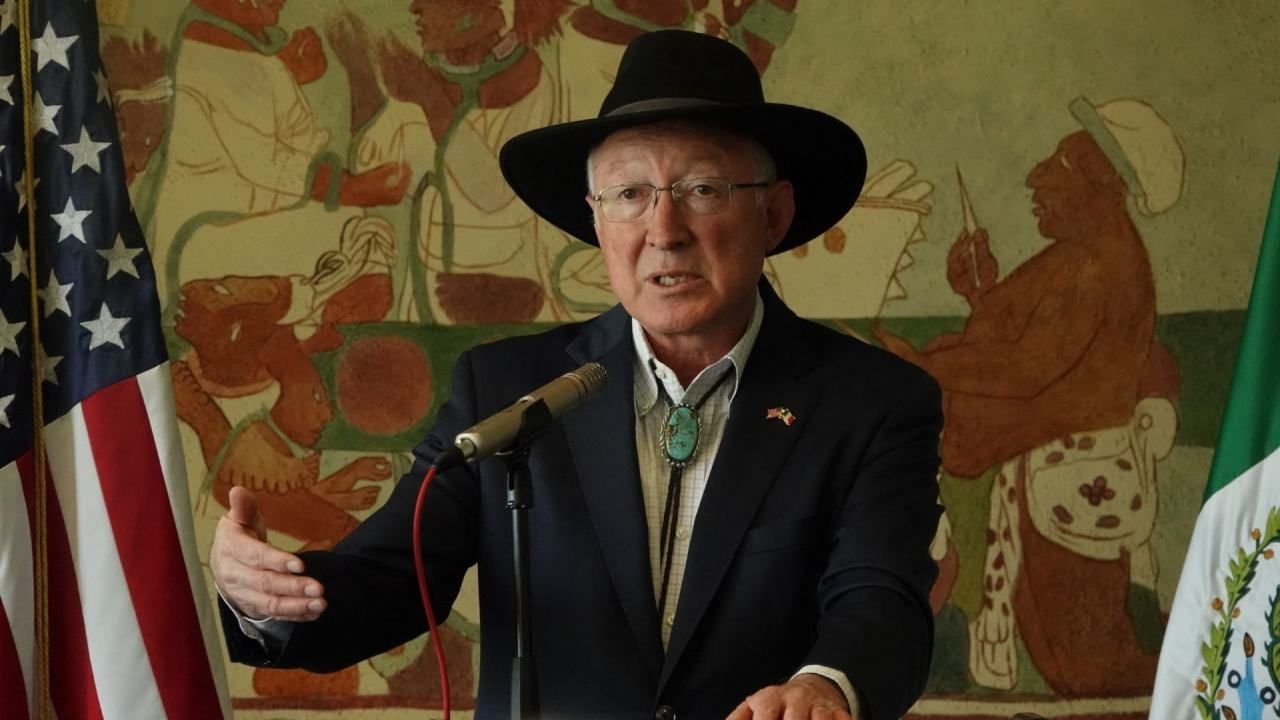 Ken Salazar habla sobre la extradición de Ovidio Guzmán