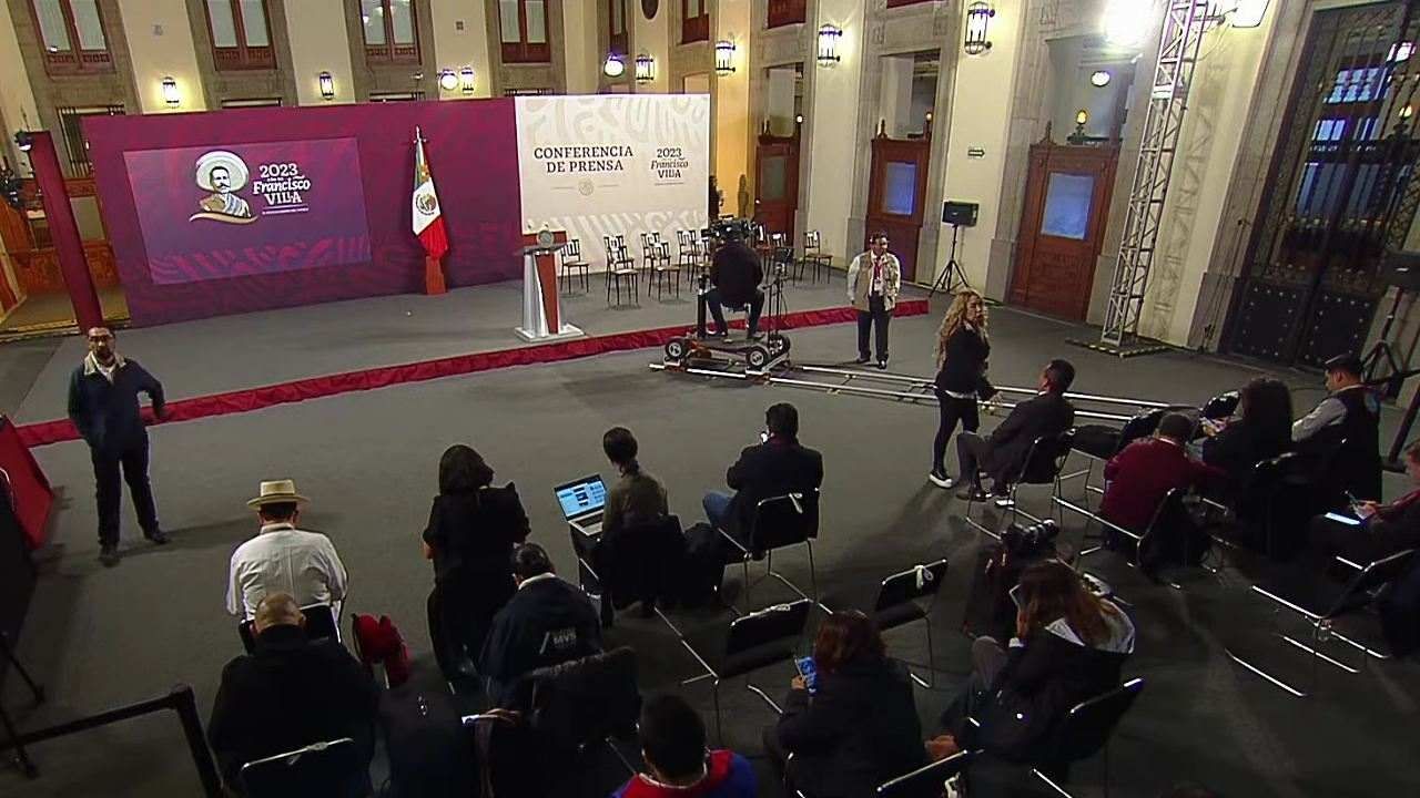 Adán Augusto López preside la conferencia mañanera mientras López Obrador se recupera 