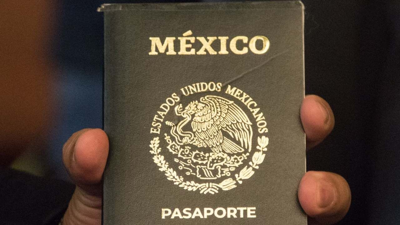 La SRE anunció el número de WhatsApp para tramitar citas para obtener el pasaporte mexicano