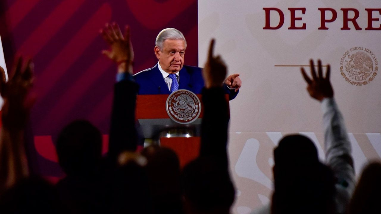 El presidente Andrés Manuel López Obrador presenta su mañanera desde Palacio Nacional