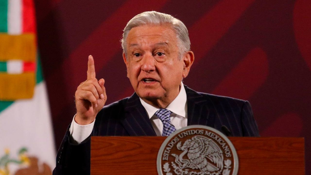 El presidente Andrés Manuel López Obrador presenta su mañanera desde Palacio Nacional