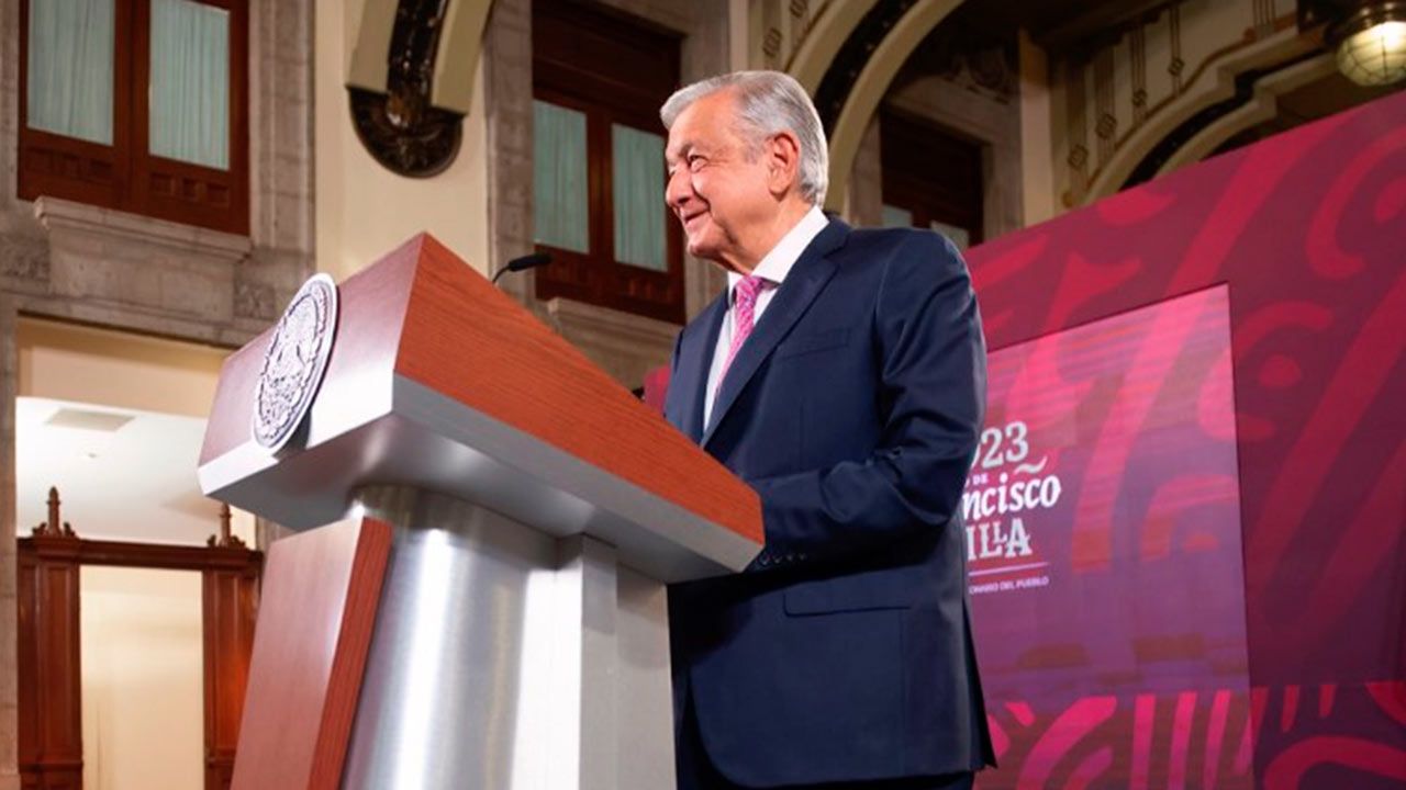 El presidente Andrés Manuel López Obrador presenta su mañanera desde Palacio Nacional