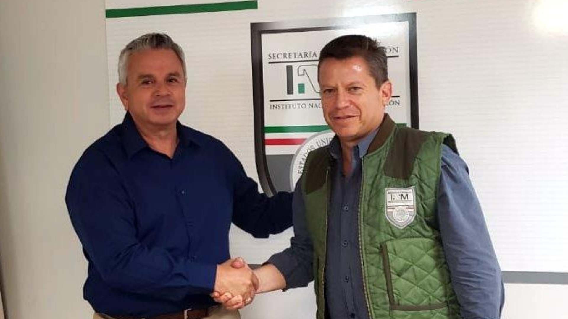 Manuel Alfonso Marín Salazar fue delegado del INAMI en Baja California (izq) con el Subsecretario de Promoción Zona Costa, José López Castellanos. 