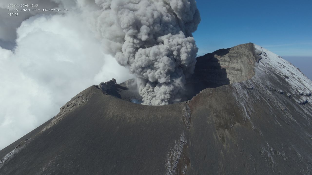 La Marinadio a conocer las impresionantes imágenes y videos que captó un dron con cámara térmica sobre el cráter del volcán Popocatépetl