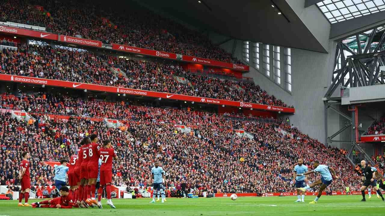 Aficionados de Liverpool Abuchean Himno “God Save the King” en Coronación de Carlos III