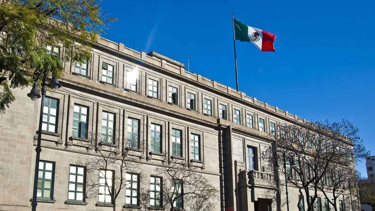 AMLO Exhibe Sueldos y Privilegios de Ministros de la SCJN