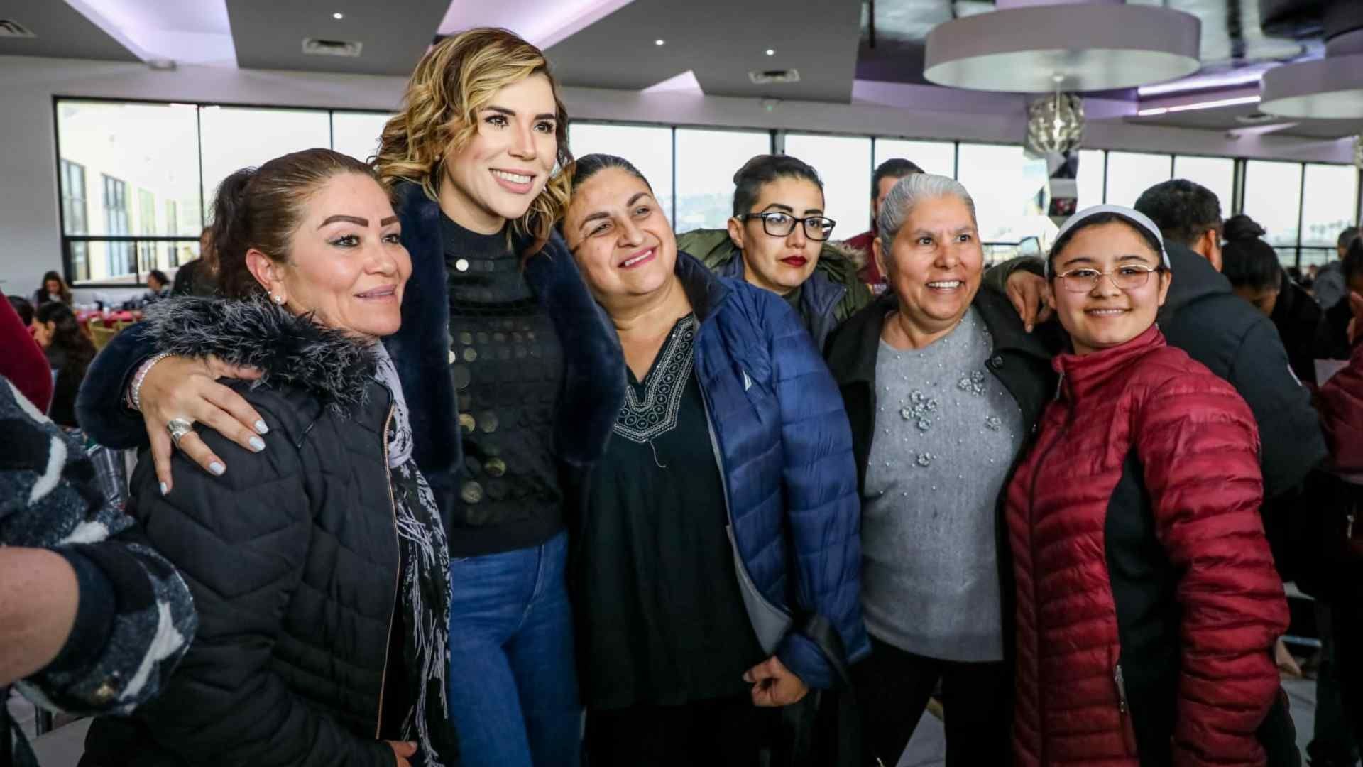 Realizan feria del empleo para mujeres en Tijuana. 