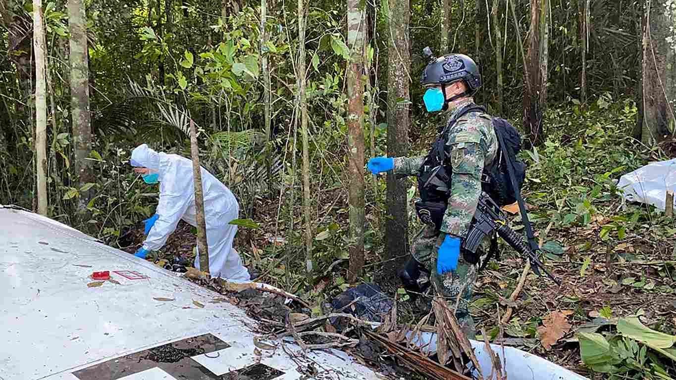 Hallan Nuevas Huellas de Niños y Bebé Perdidos en la Selva de Colombia; Ejército los busca