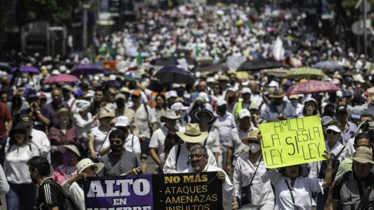 Los manifestantes, en su mayoría, se vistieron de color blanco.