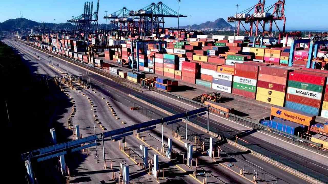 En abril de 2023, México reportó un déficit comercial de 1,509 millones de dólares, ante la caída anual de 2.9% en las exportaciones