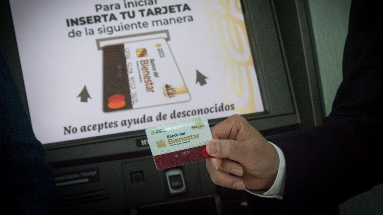 El dinero que no es retirado y permanece en la tarjeta de la Pensión del Bienestar está seguro