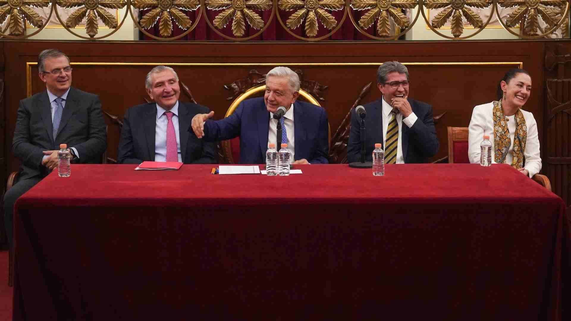 El presidente López Obrador en reunión con los aspirantes presidenciales en Palacio Nacional