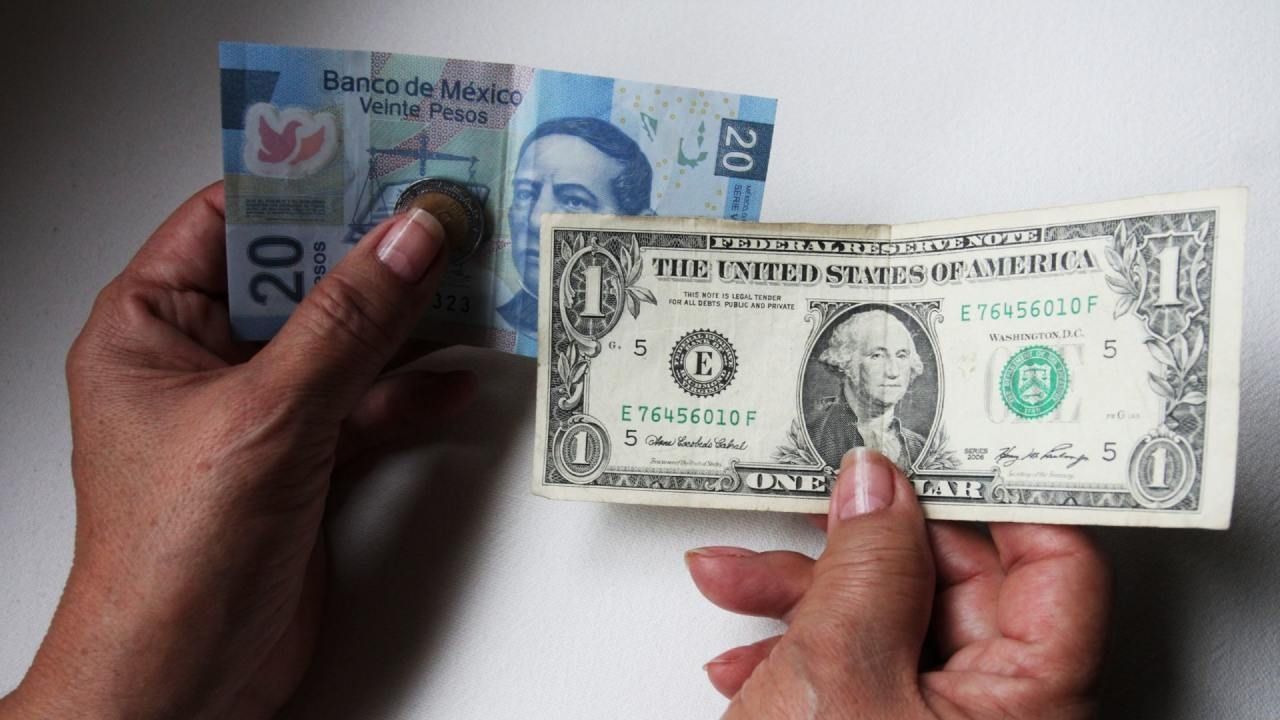 El peso ganó terreno este lunes frente al dólar