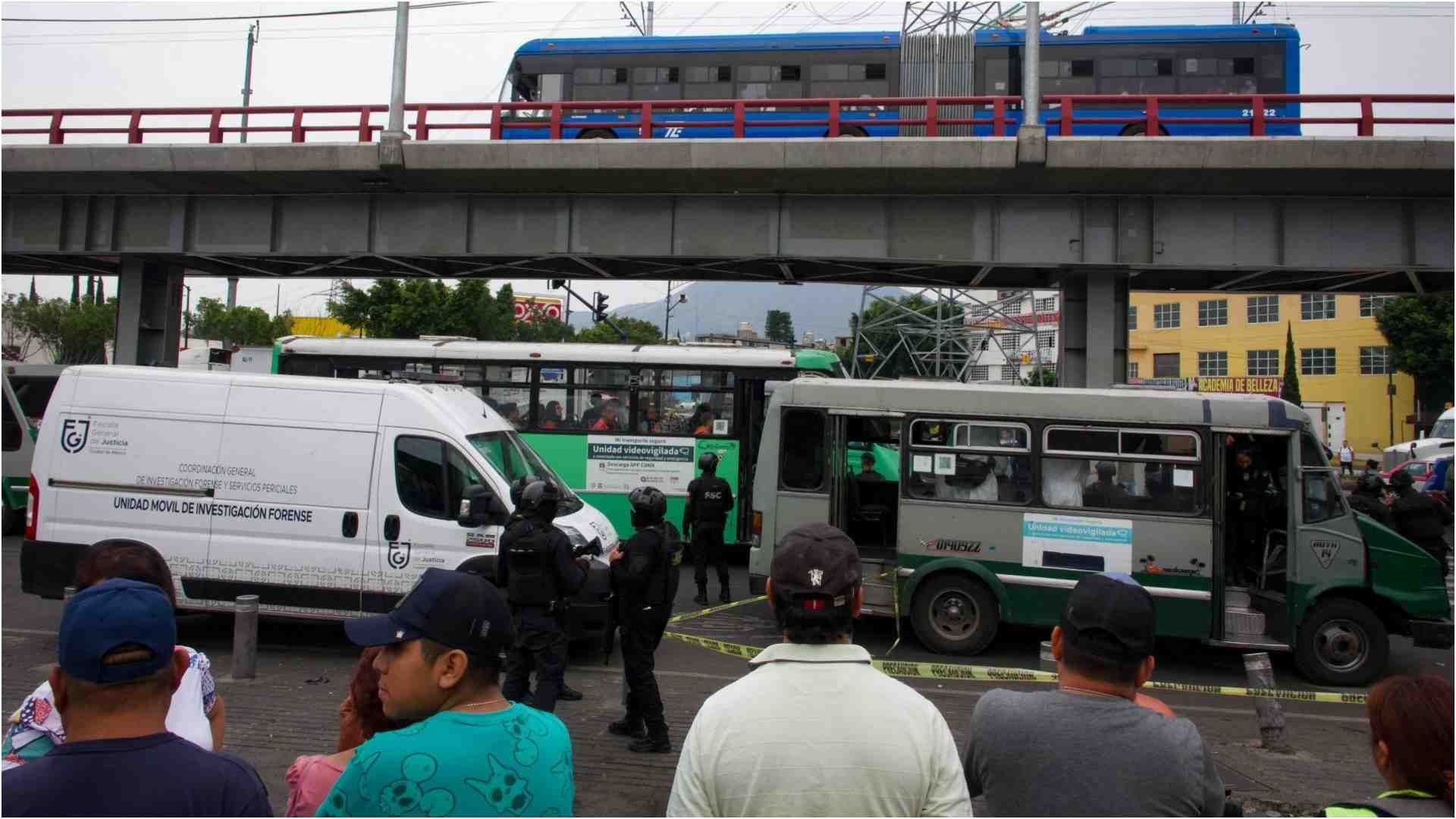 Mujer asesinada en un microbús en Iztapalapa