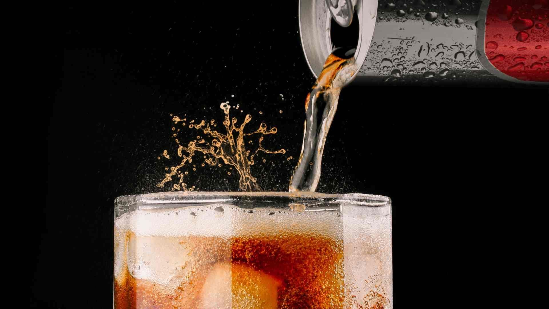 El aspartame se encuentra en refrescos dietéticos