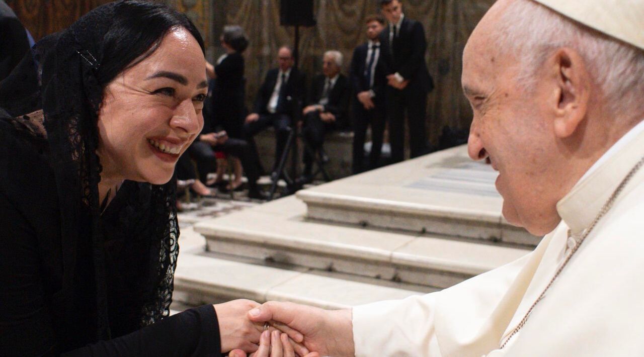 Carla Morrison Visita al Papa Francisco en el Vaticano