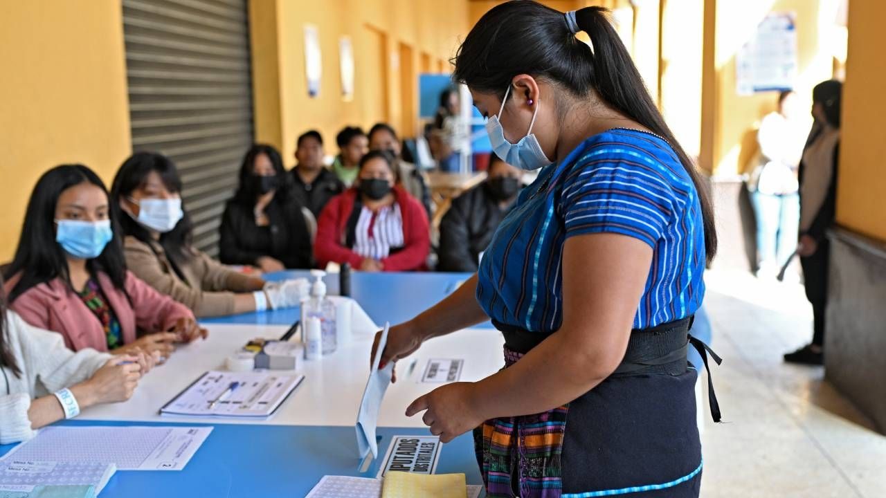 Los centros de votación abrieron a las 07:00 hora local y recibirán durante 13 horas los sufragios de 9.4 millones de ciudadanos