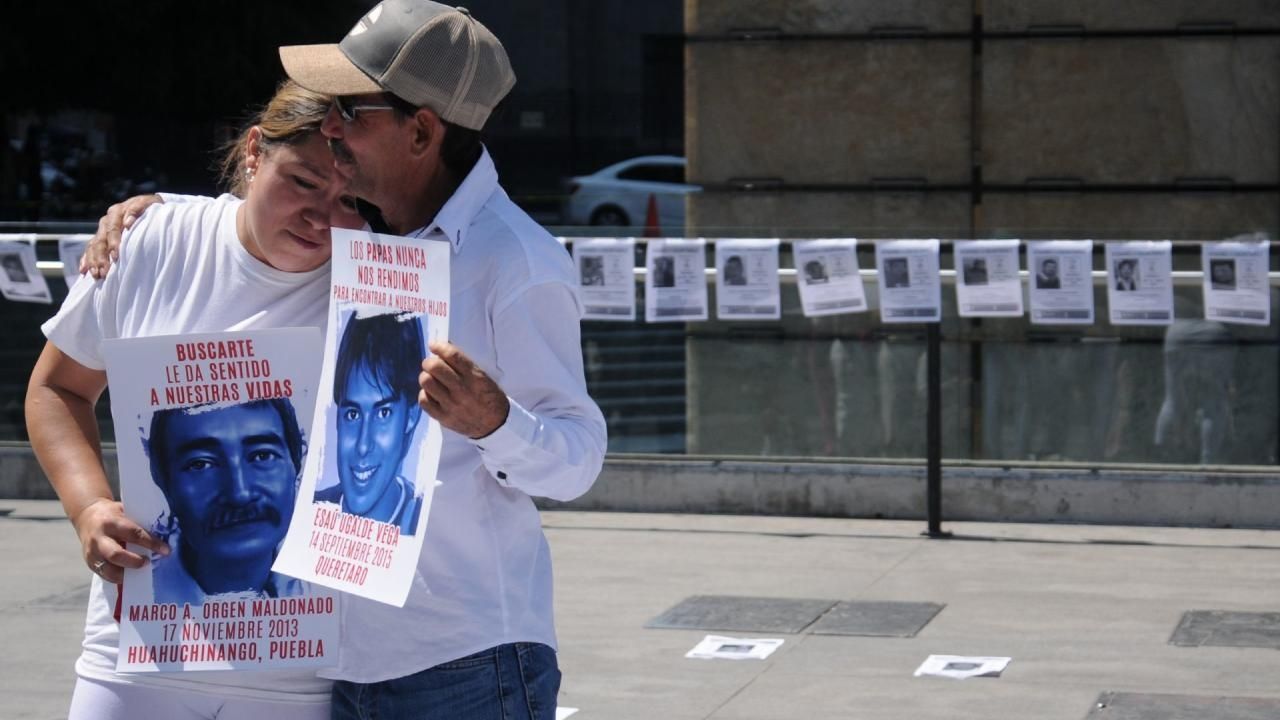 En el Día del Padre, familiares honran en la capital de México a papás desaparecidos