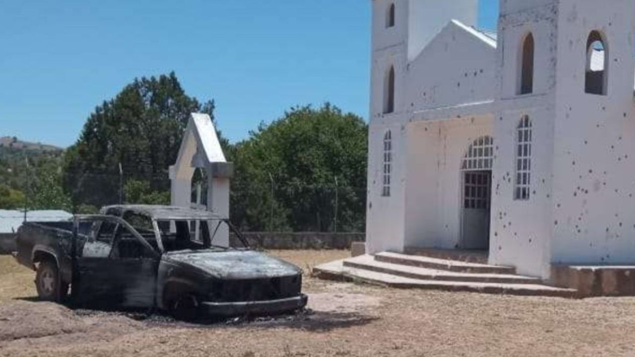 Balean iglesia en Guachochi, Chihuahua, en la comunidad de Santa Anita