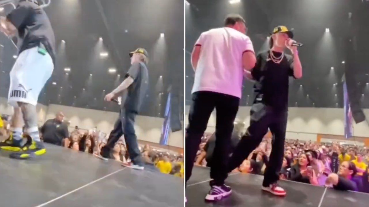 Peso Pluma rechaza tenis que le regaló un fan en concierto