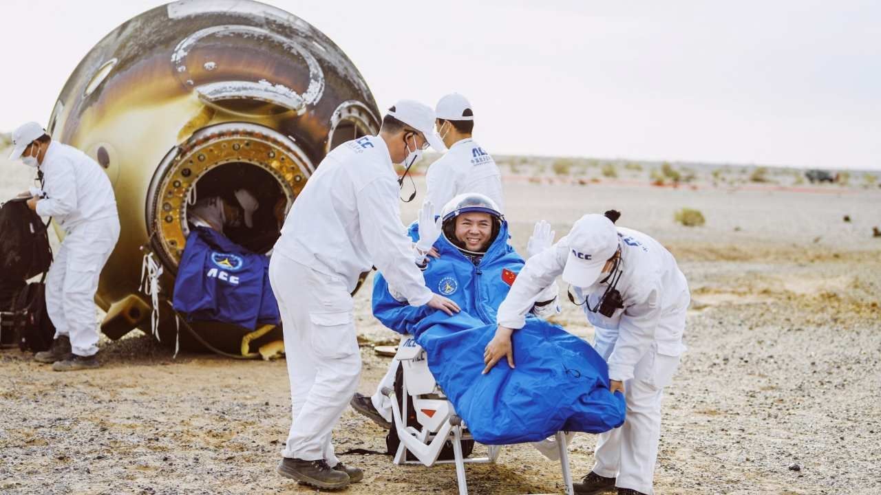 Tres Astronautas Chinos Regresan a la Tierra