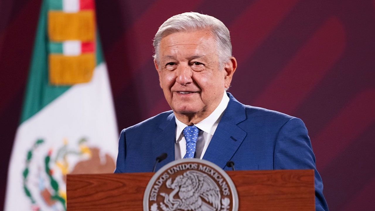 AMLO acatará medidas del INE, que le prohibió hablar en favor o en contra de Xóchitl Gálvez