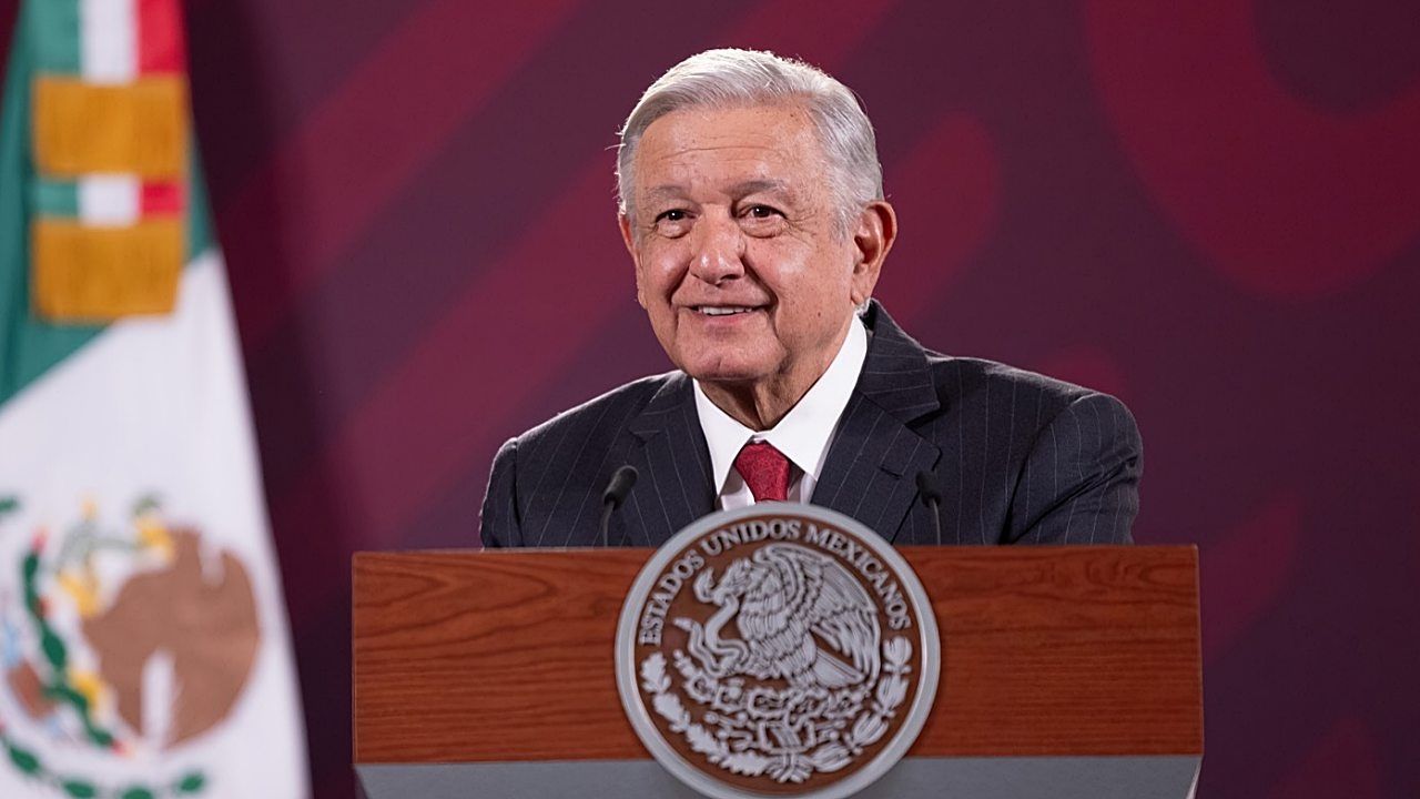 AMLO pide que se investigue empresa de Xóchitl Gálvez y contratos otorgados por gobierno