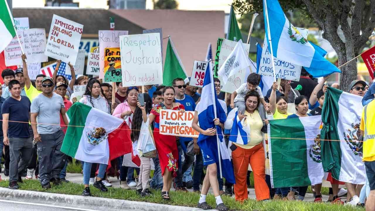 AMLO llama a no votar por Ron DeSantis ante Ley SB1718 que entró en vigor en Florida