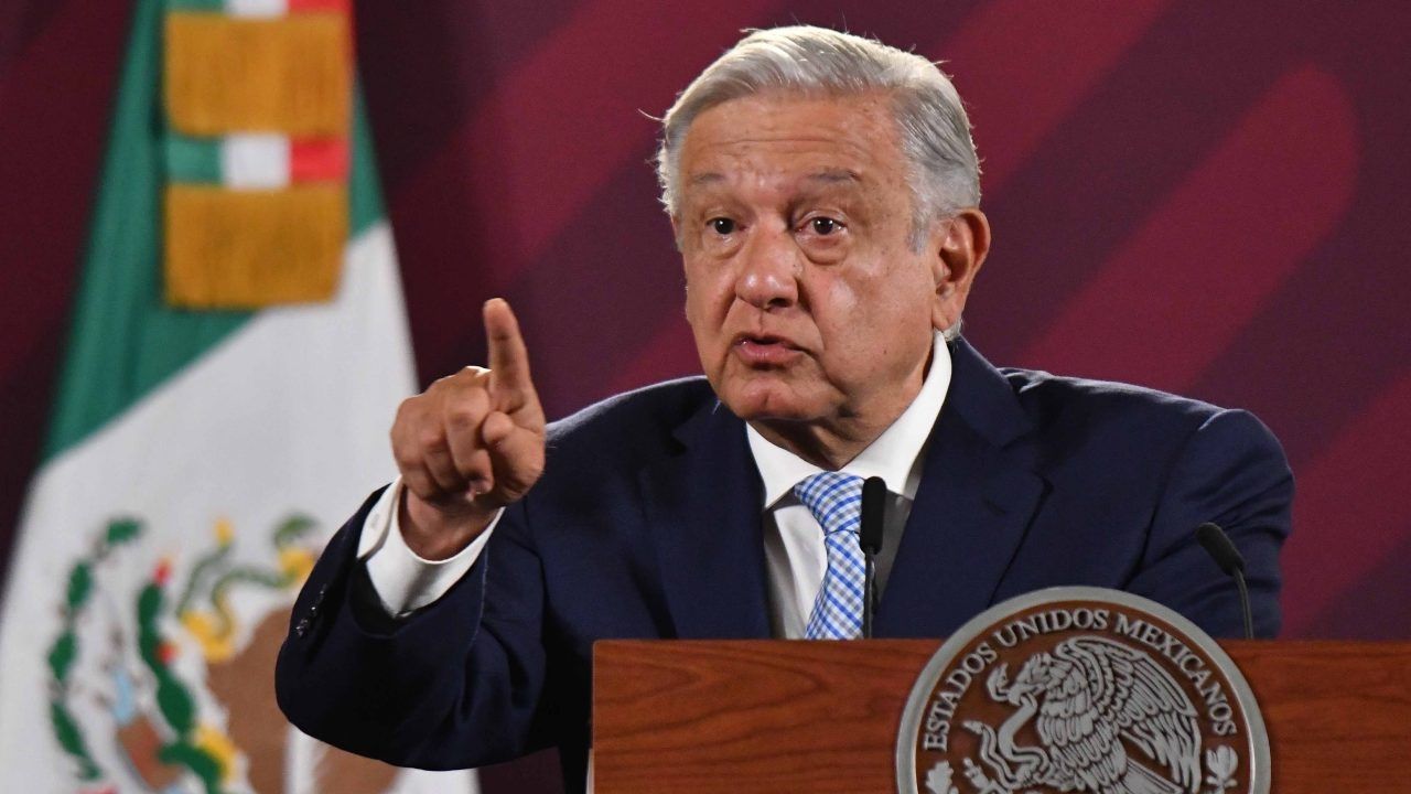 El presidente Andrés Manuel López Obrador presenta su mañanera desde Palacio Nacional