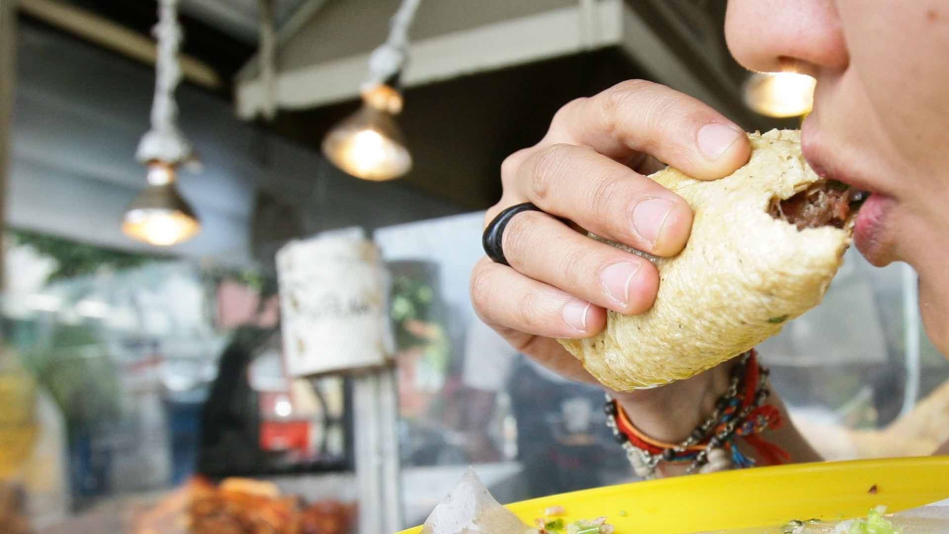 La energía infrarroja ayuda a preservar el calor de la carne de los tacos 