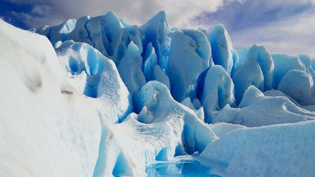 Glaciares: Titanes de Hielo contra el Calentamiento Global