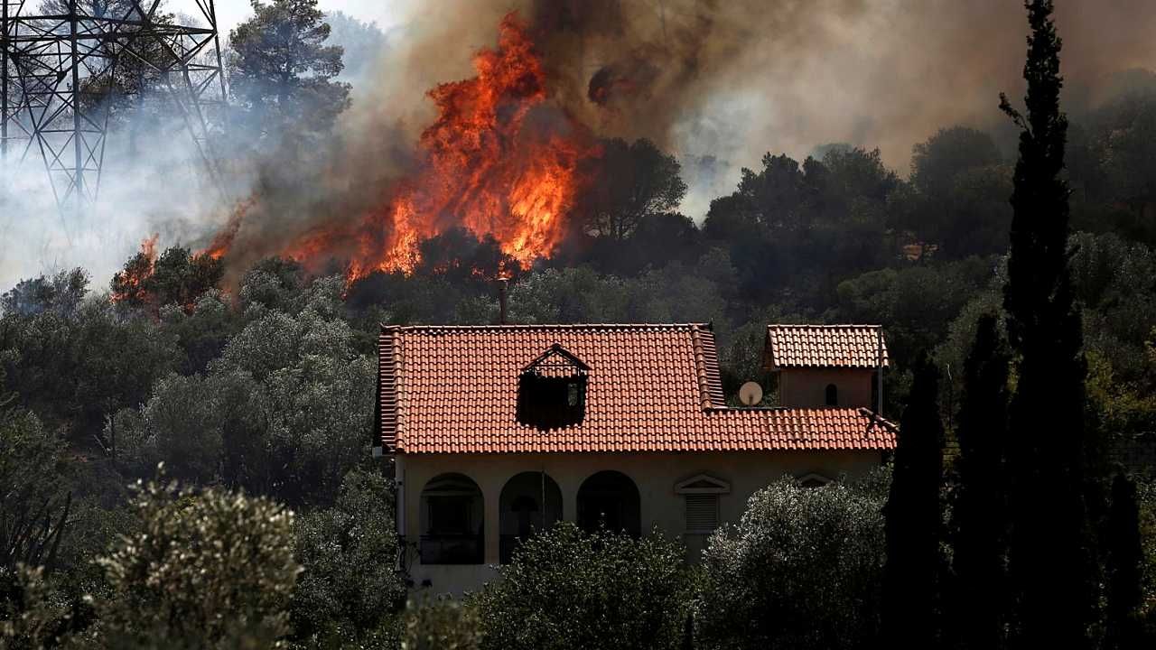 Un incendio forestal se desató en Grecia; autoridades desalojan varias localidades