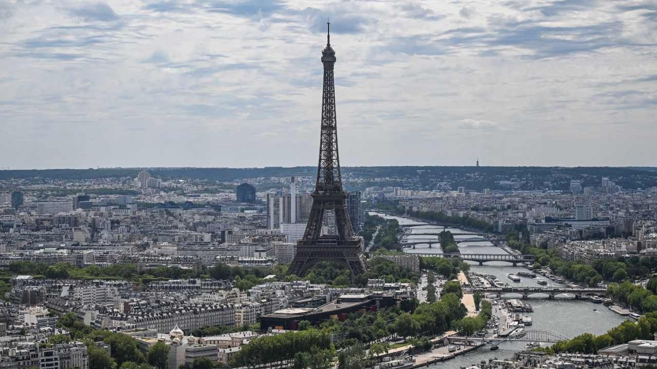 La policía francesa liberó a dos hombres que habían sido detenidos bajo la sospecha de haber violado a una  mexicana cerca de la torre Eiffel