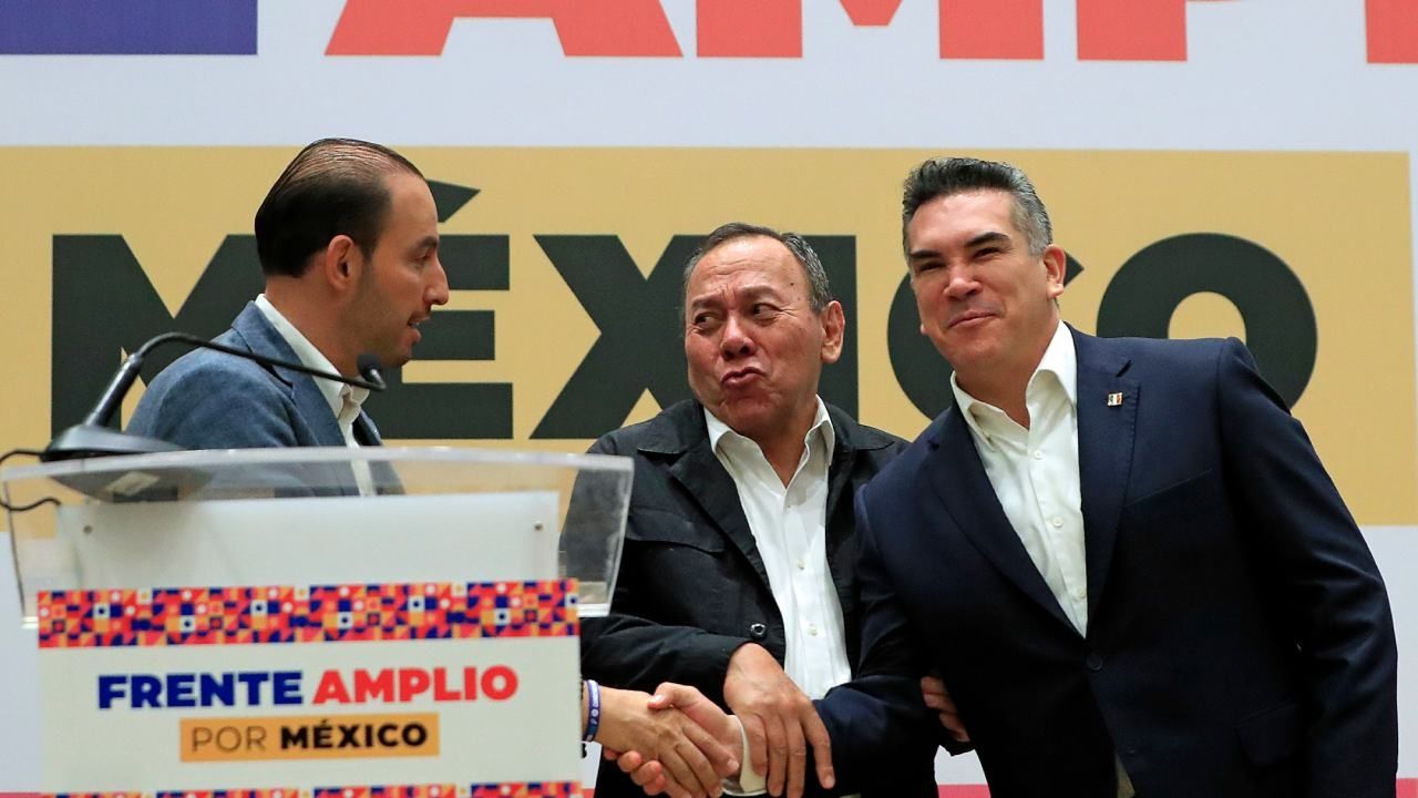 Los dirigentes de los partidos PRI, PAN y PRD, de la la coalición opositora "Va por México"