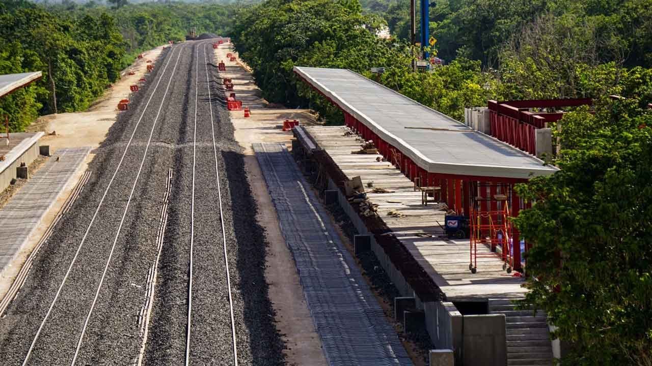 AMLO dejará tres mil kilómetros de vías férreas para trenes de pasajeros 