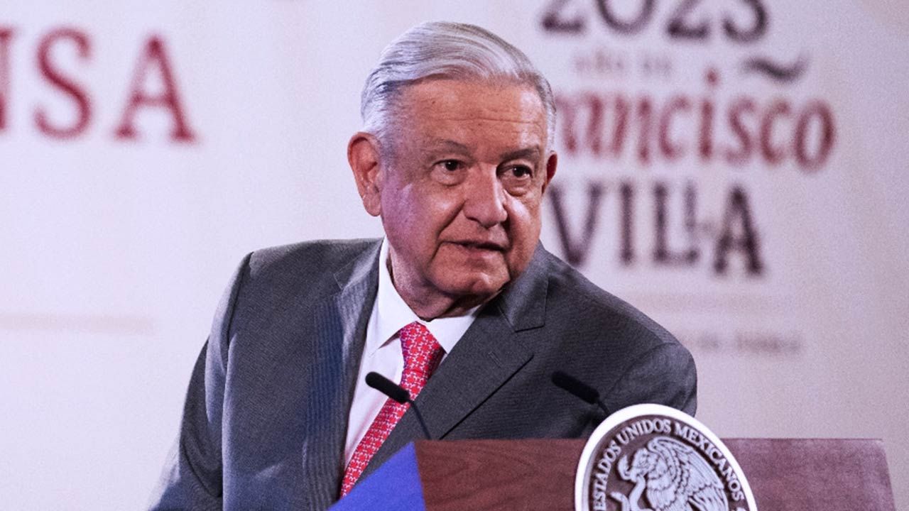 El presidente Andrés Manuel López Obrador presenta su mañanera desde Palacio Nacional