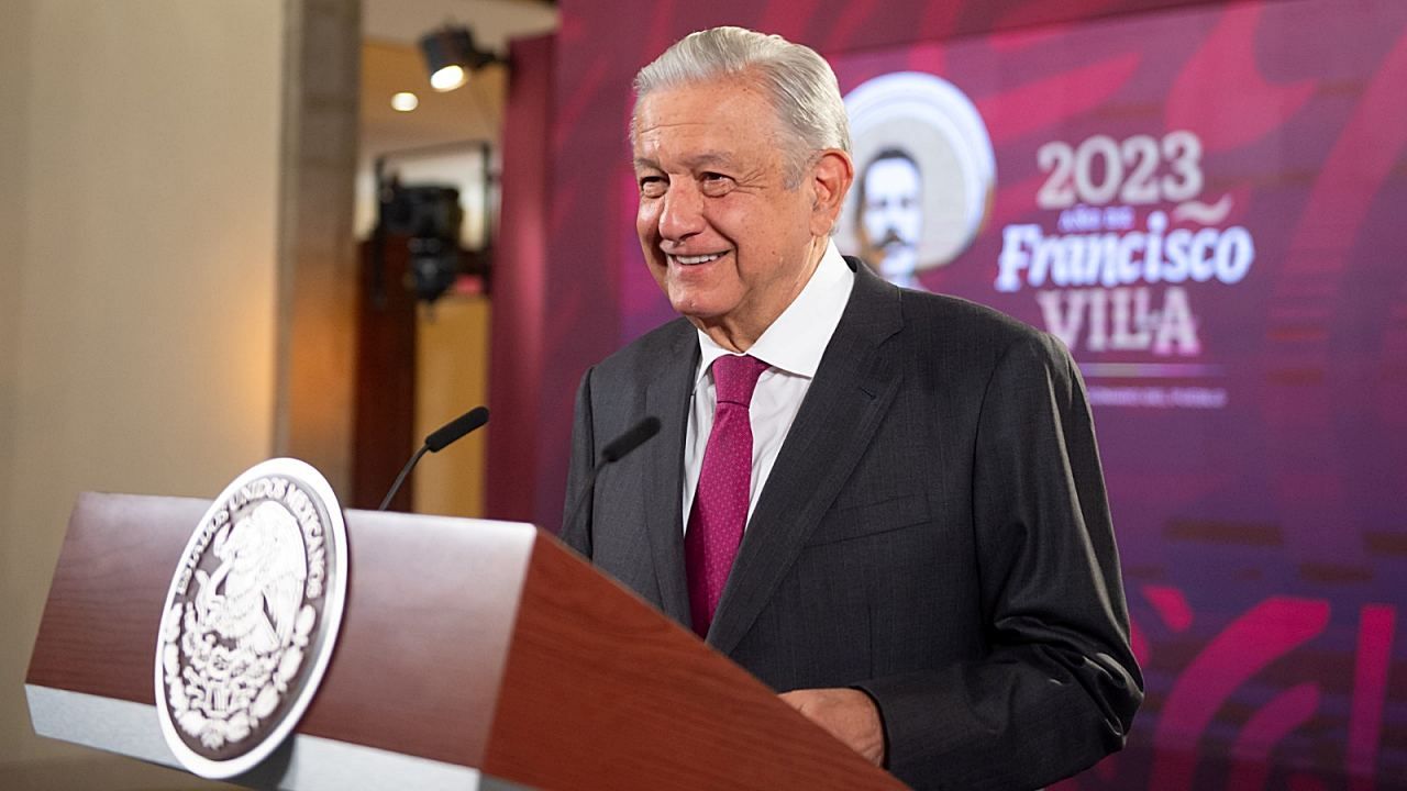 El presidente Andrés Manuel López Obrador presenta su mañanera desde Palacio Nacional