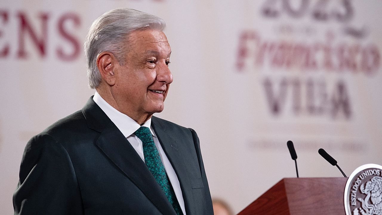 El presidente Andrés Manuel López Obrador presenta su mañanera desde Palacio Nacional