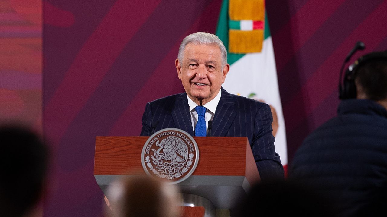 El presidente Andrés Manuel López Obrador presenta su mañanera desde Palacio Nacional