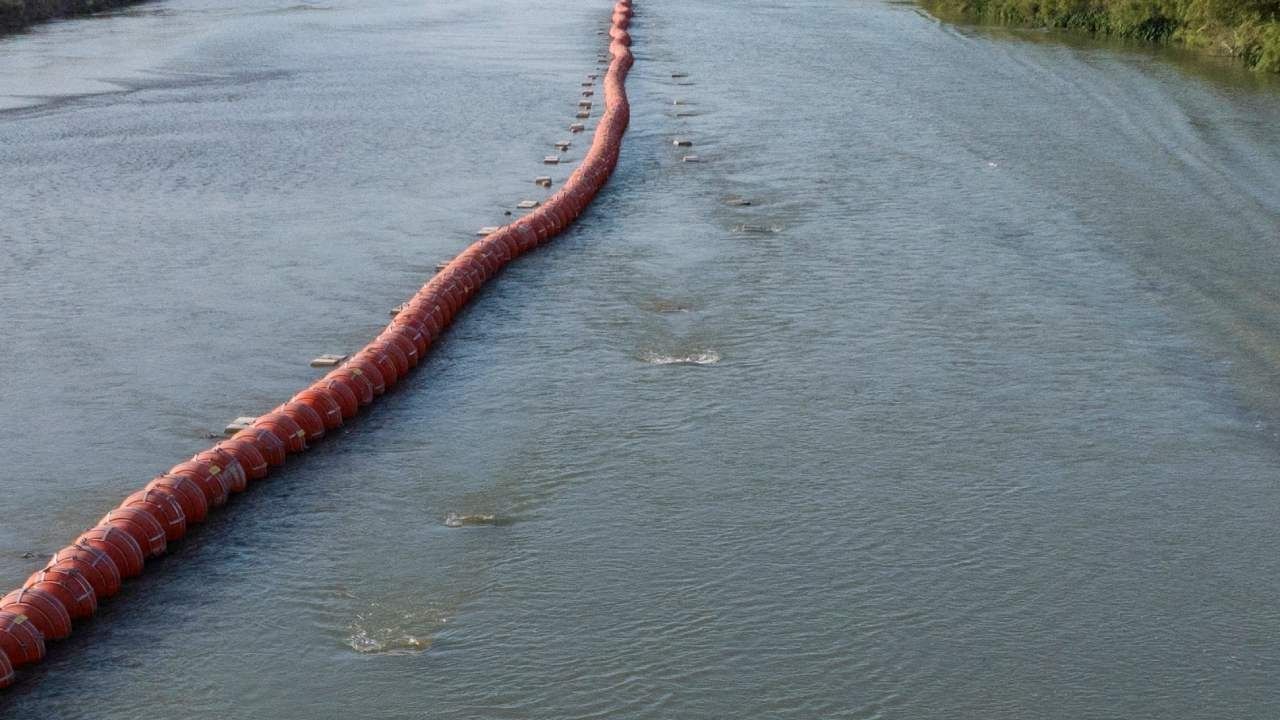 Texas Contesta a AMLO sobre Migrantes Muertos en Boyas en Río Bravo