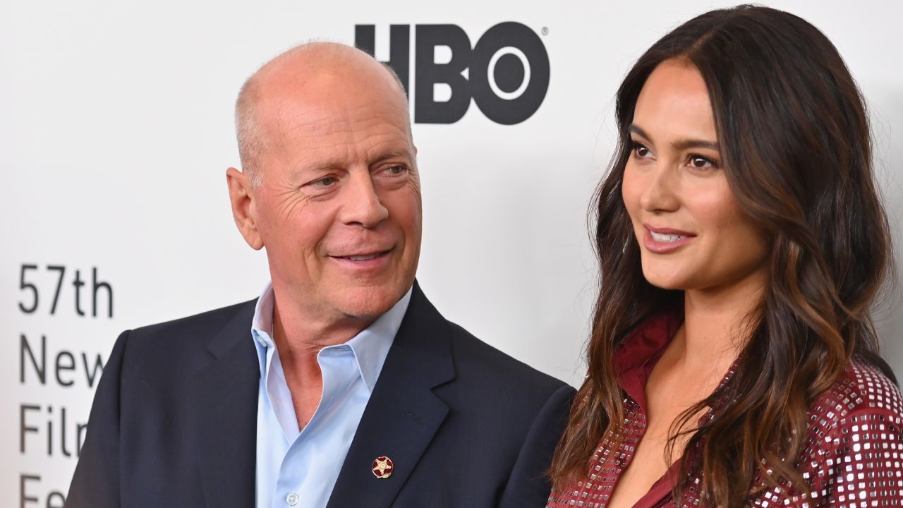 Esposa de Bruce Willis Se Sincera Sobre Demencia del Actor