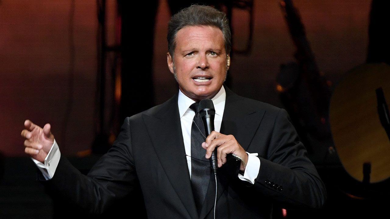 Luis Miguel arrancó su gira de conciertos 2023 con una exitosa presentación en la Arena Movistar de Buenos Aires, Argentina