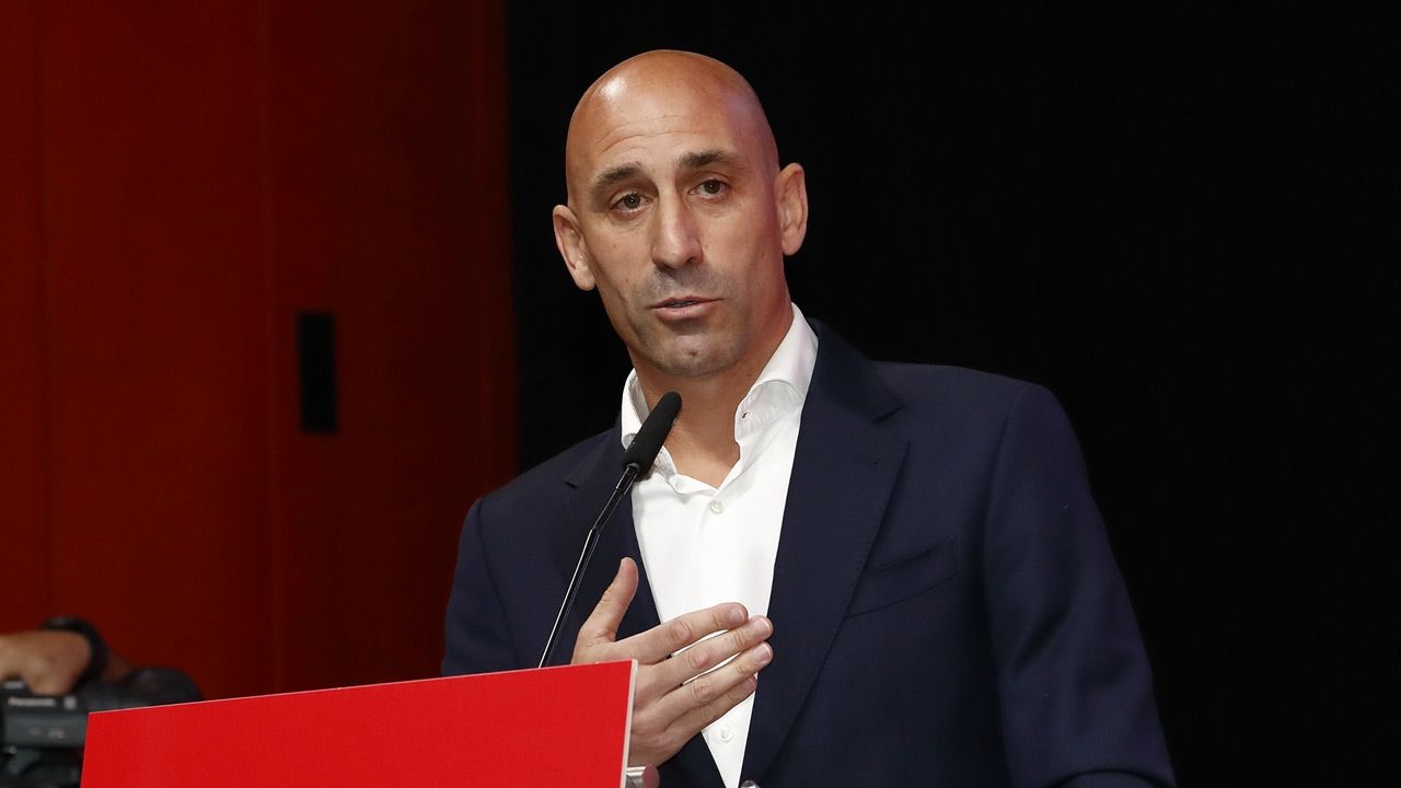 Rubiales No Renunciará a la Federación Española: "Fue un Beso Consentido"