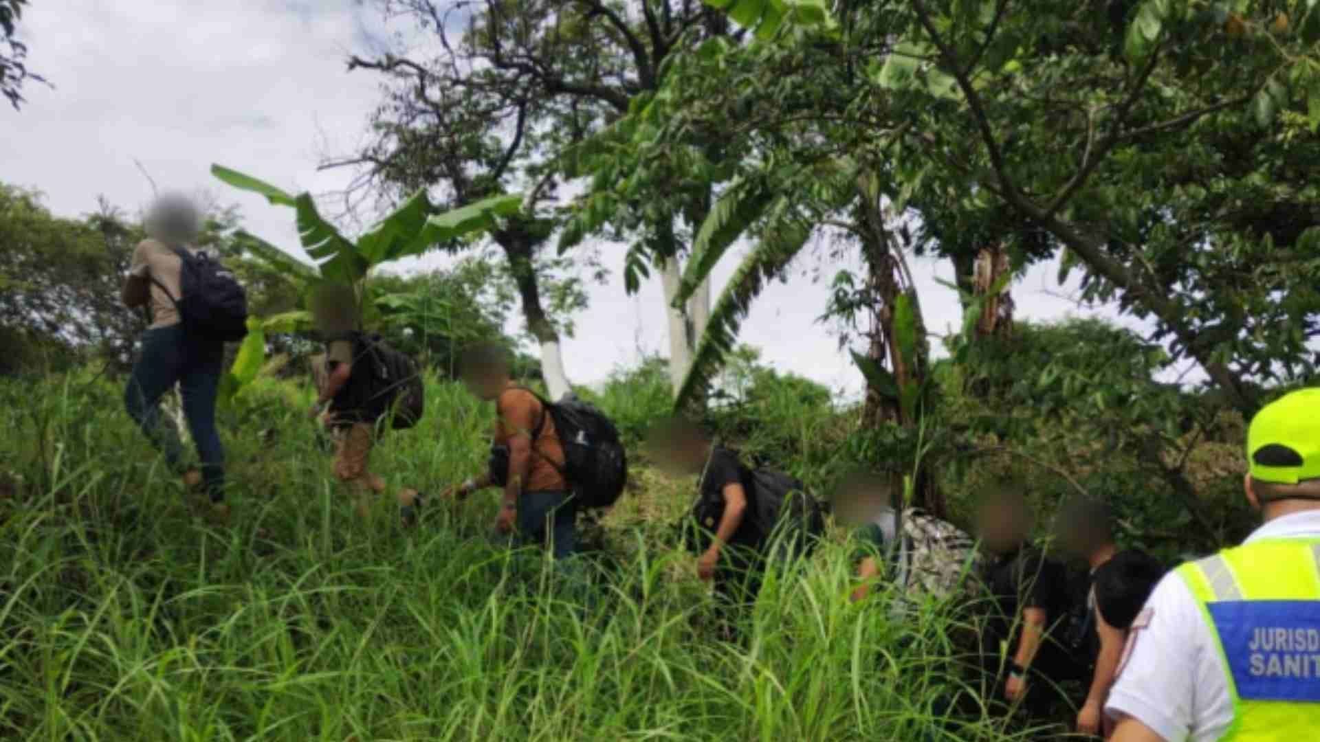 Salvan a migrantes abandonados en autobús en Veracruz