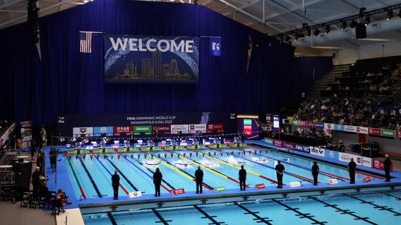 Competencia durante la Copa Mundial de Natación en 2022.