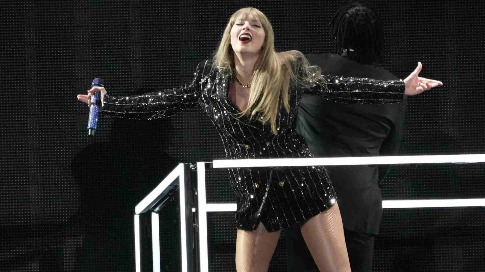 Universitarios Aprenden Literatura con Curso de Canciones de Taylor Swift