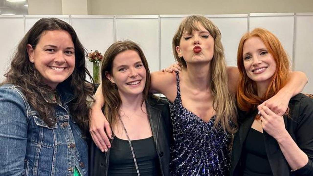 Jessica Chastain viajó a México para ver en vivo a Taylor Swift en el Foro Sol de CDMX y se tomó fotografías con ella