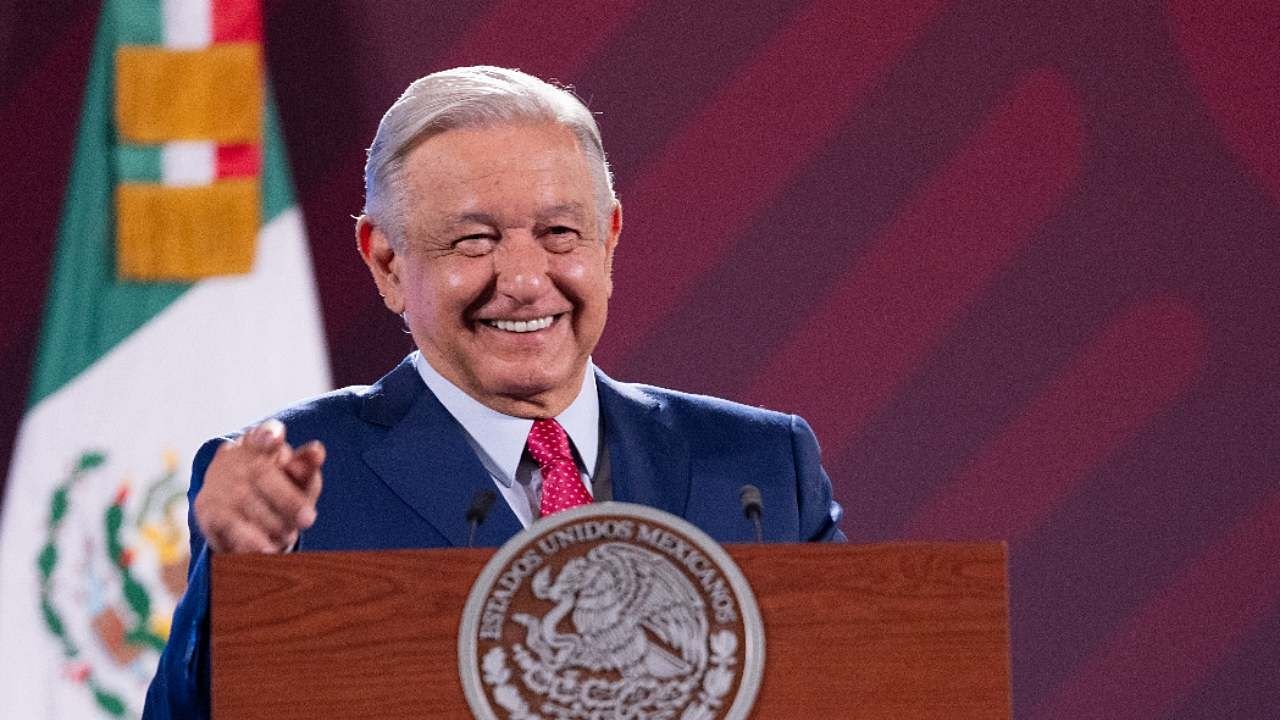 El presidente Andrés Manuel López Obrador presenta su mañanera desde Palacio Nacional